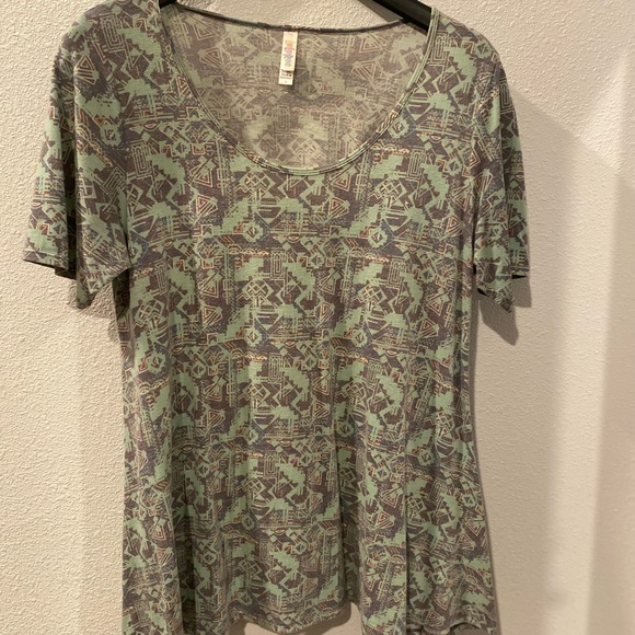 LuLaRoe Tops - LuLaRoe Perfect-T